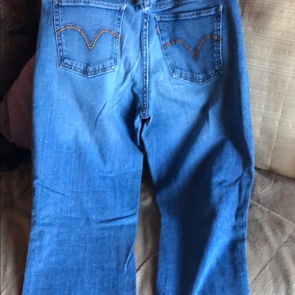 Used Levi’s - Picture 2 of 3